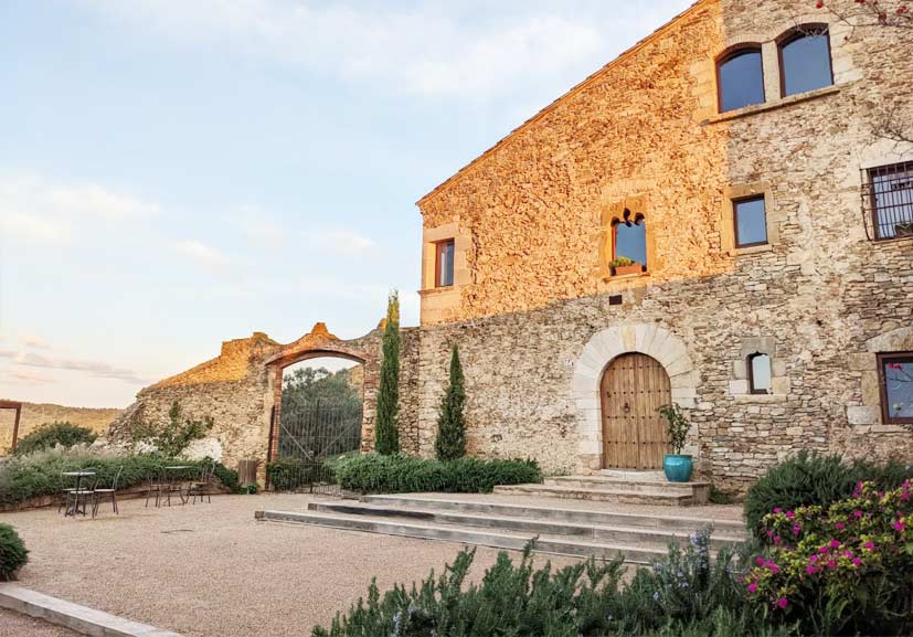 Studio Serene Soul. estudio de branding, proyecto MAS OMS, Hotel